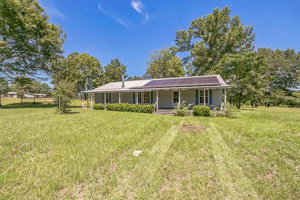 3.13 Acres of Land with Home for Sale in Jefferson, Texas