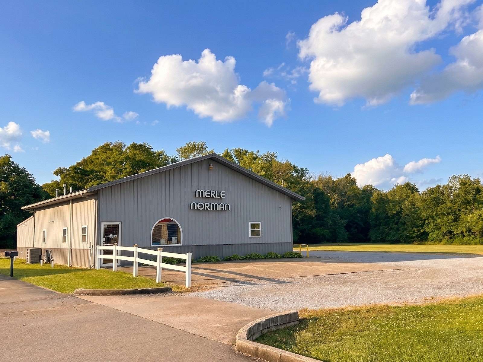 1.59 Acres of Improved Mixed-Use Land for Sale in Flora, Illinois
