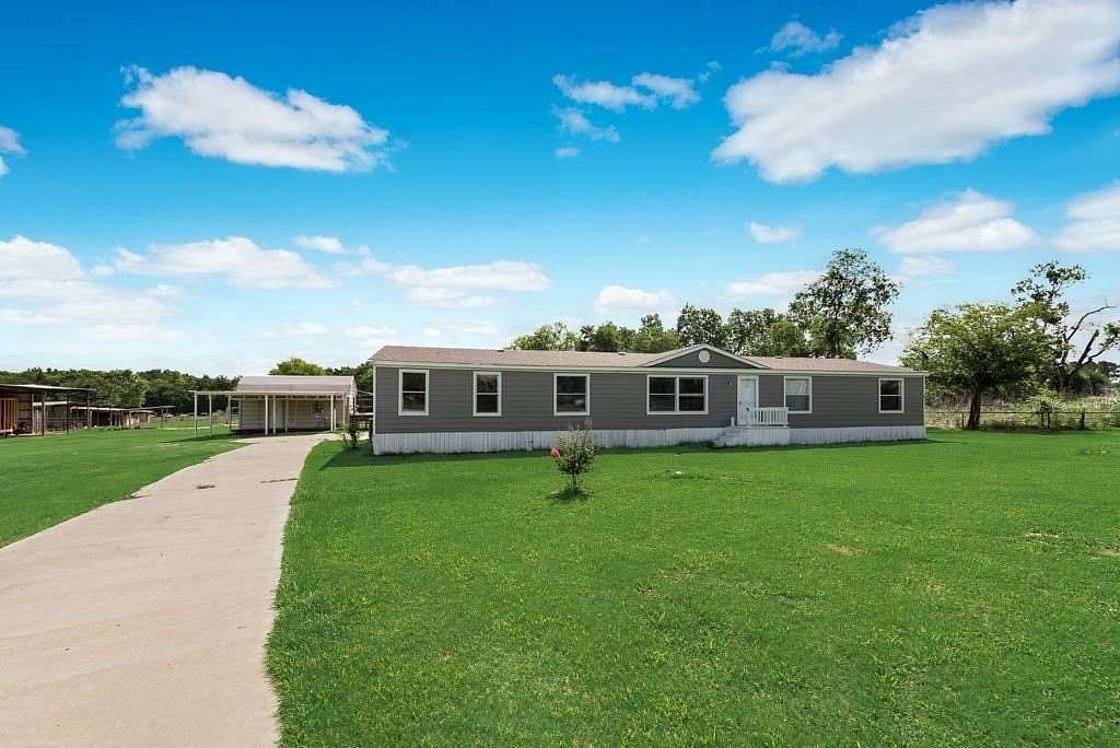 2 Acres of Land with Home for Sale in Kaufman, Texas