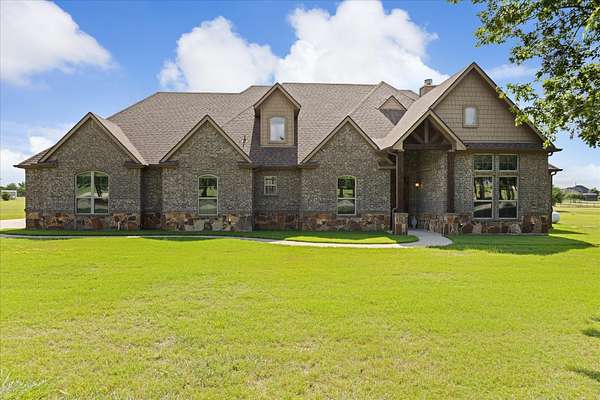 2.62 Acres of Land with Home for Sale in Azle, Texas