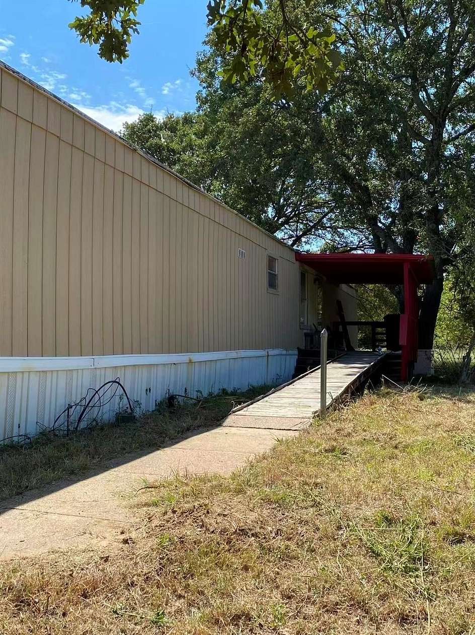 4.49 Acres of Land with Home for Sale in West Tawakoni, Texas