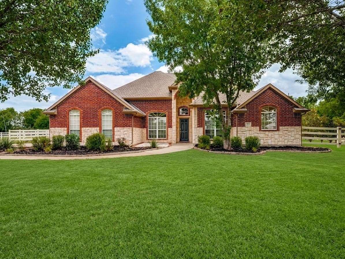 2 Acres of Land with Home for Sale in Lucas, Texas