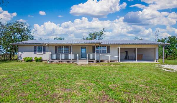 23 Acres of Land with Home for Sale in Jonesboro, Texas