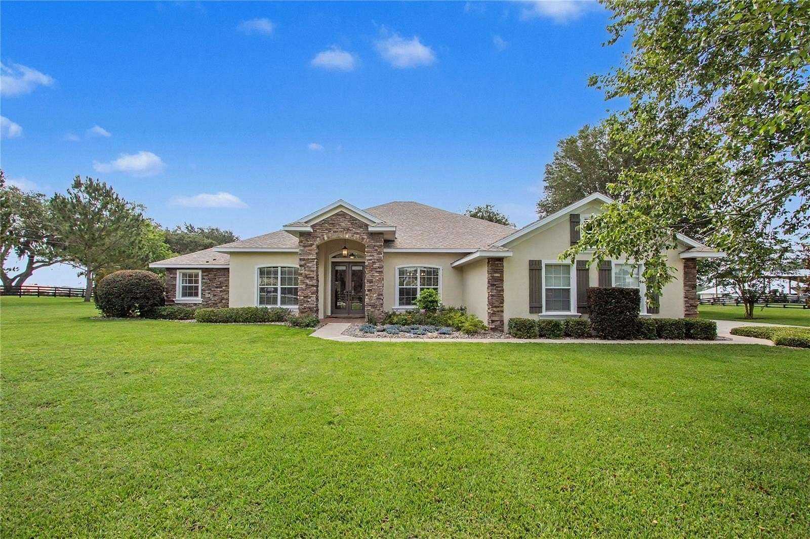 2 Acres of Land with Home for Sale in Oxford, Florida