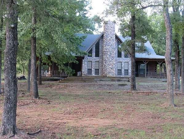 40 Acres of Land with Home for Sale in Savoy, Texas