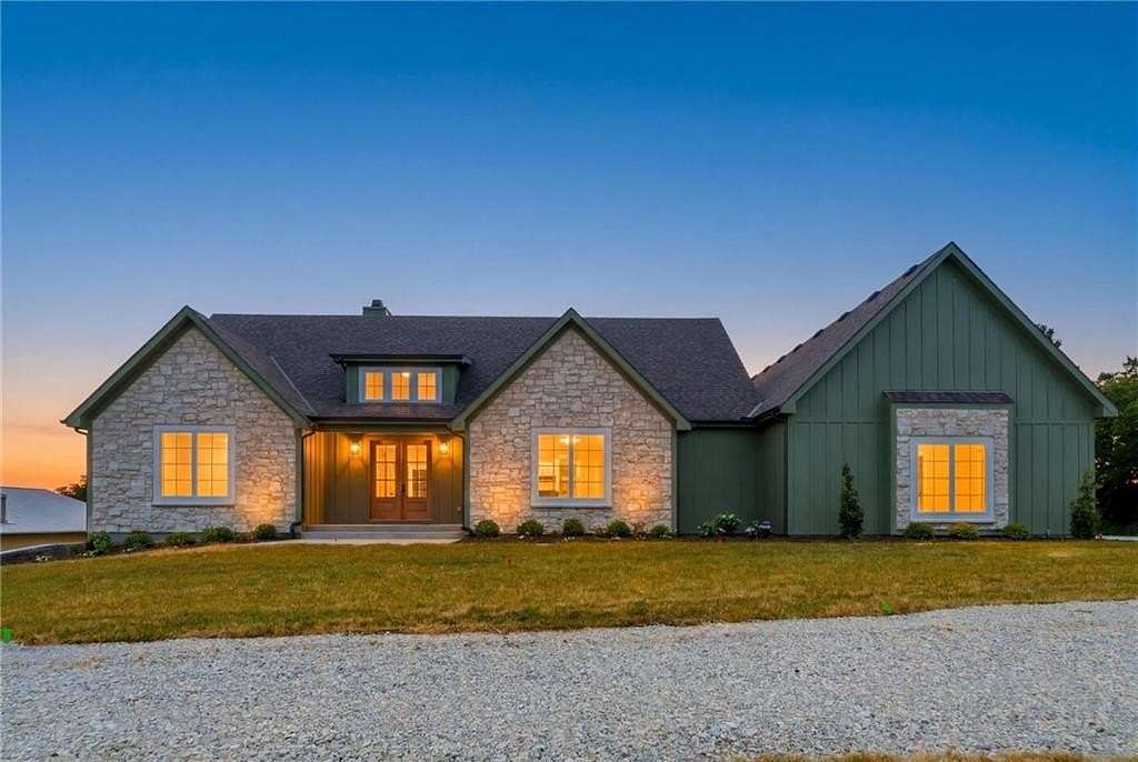 16.9 Acres of Land with Home for Sale in Kansas City, Missouri