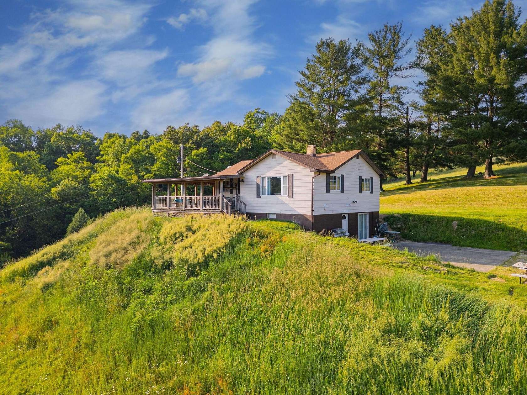 9.5 Acres of Land with Home for Sale in Warsaw, Ohio