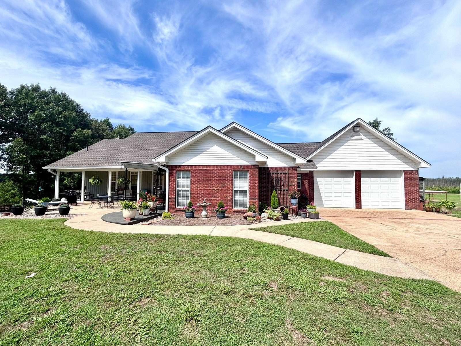 62.8 Acres of Recreational Land with Home for Sale in Grenada, Mississippi