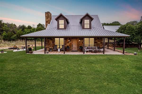 319 Acres of Land with Home for Sale in Stephenville, Texas