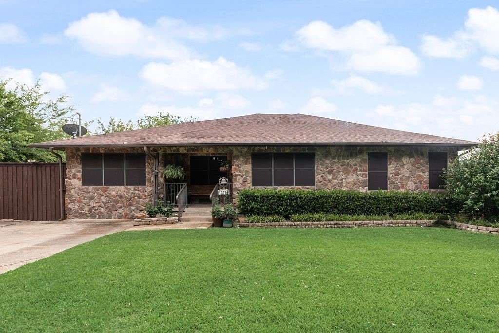 13.4 Acres of Land with Home for Sale in Dallas, Texas