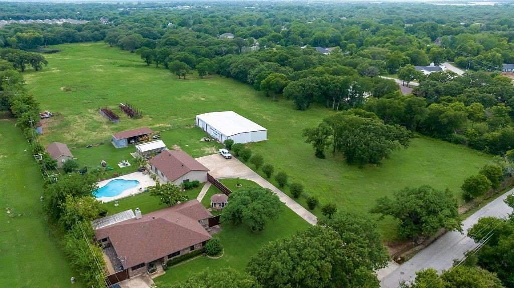 13.4 Acres of Land with Home for Sale in Dallas, Texas