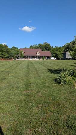 11.6 Acres of Recreational Land with Home for Sale in Westmoreland, Tennessee