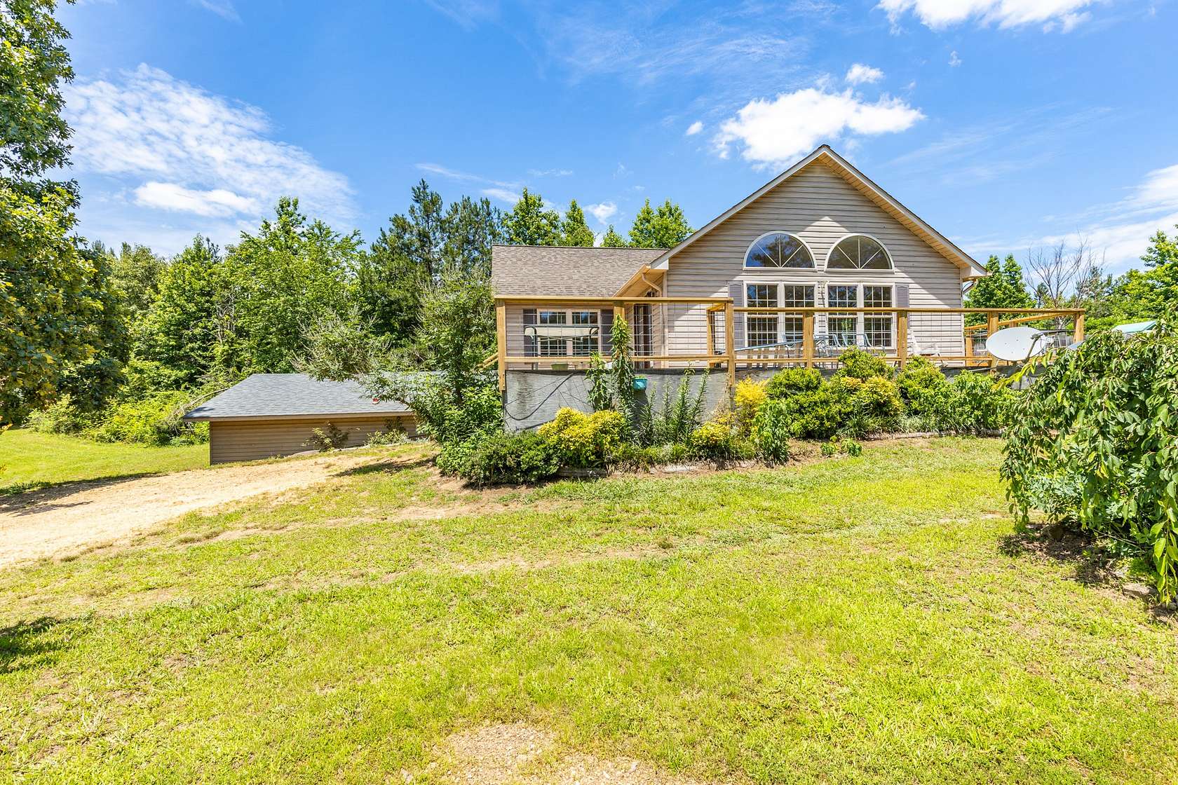 21 Acres of Land with Home for Sale in Hohenwald, Tennessee
