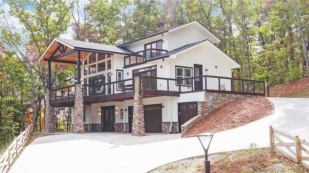 13.6 Acres of Recreational Land with Home for Sale in Rabun Gap, Georgia
