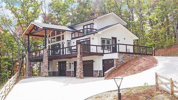13.6 Acres of Recreational Land with Home for Sale in Rabun Gap, Georgia