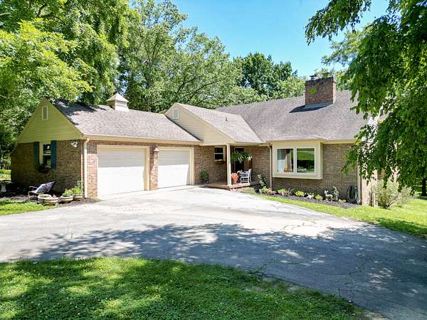 1.75 Acres of Land with Home for Sale in Columbia, Tennessee