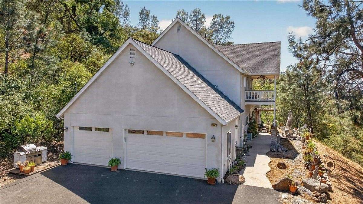 6.44 Acres of Land with Home for Sale in Tollhouse, California