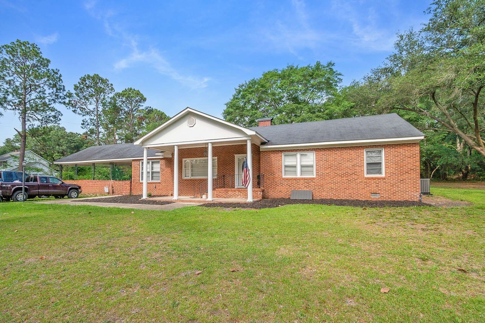25 Acres of Land with Home for Sale in Cheraw, South Carolina
