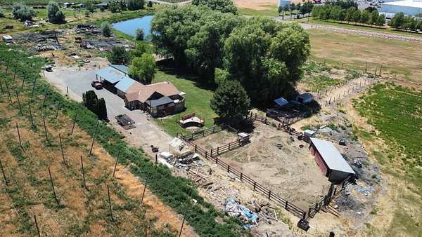 87.8 Acres of Agricultural & Residential Land for Sale in Grandview, Washington