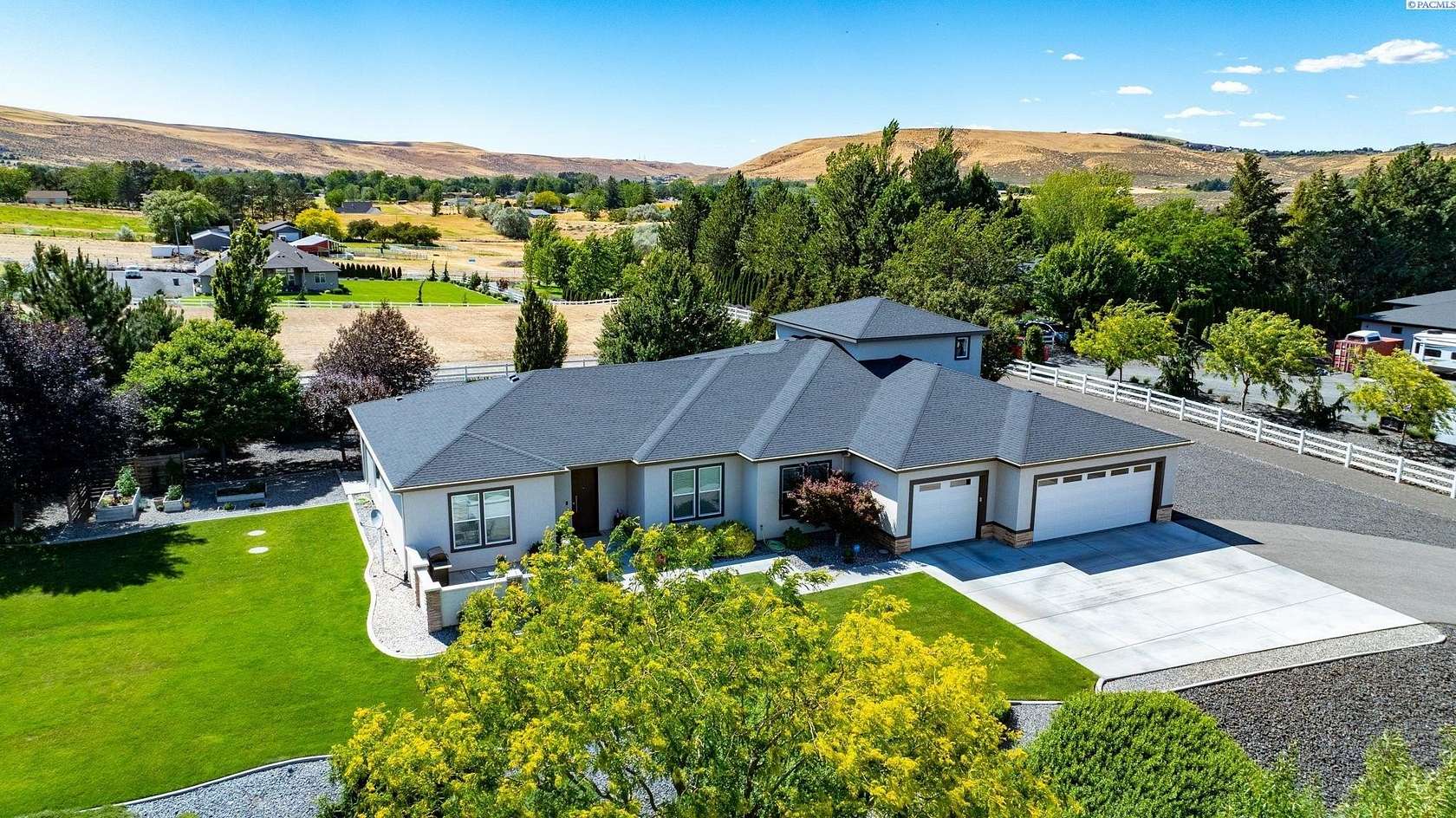 2.48 Acres of Land with Home for Sale in Kennewick, Washington