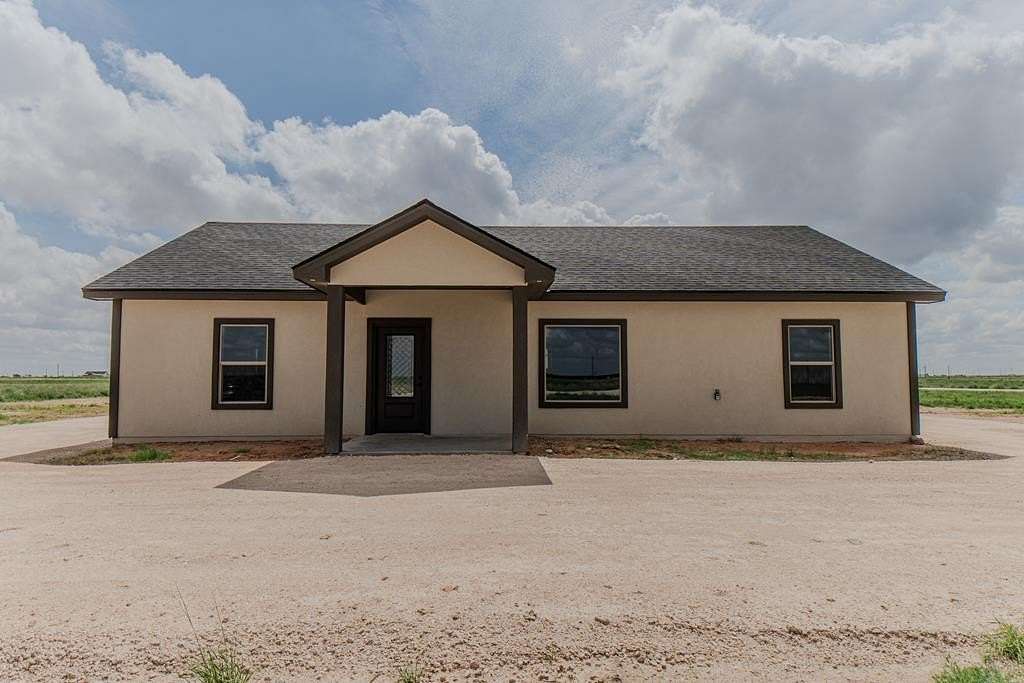 2 Acres of Land with Home for Sale in Seminole, Texas