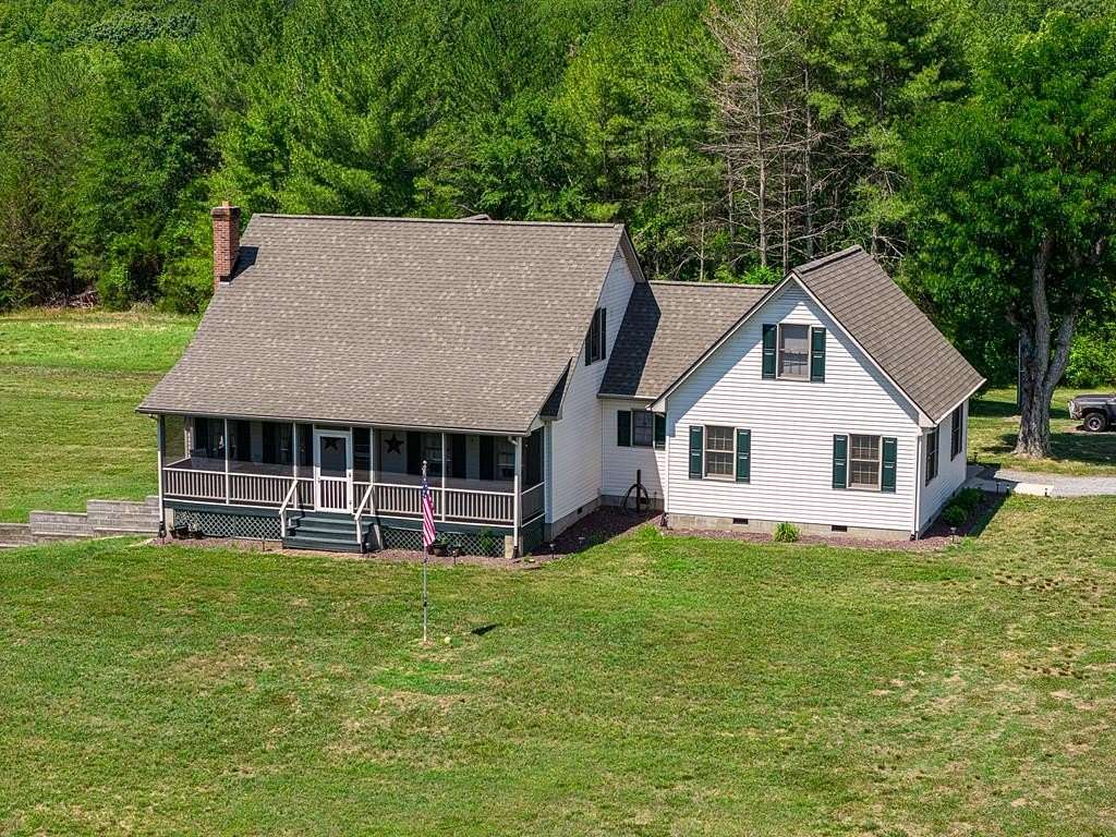 97.3 Acres of Agricultural Land with Home for Sale in Nathalie, Virginia