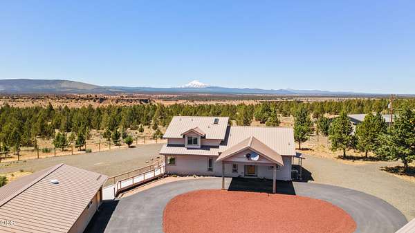 4 Acres of Land with Home for Sale in Terrebonne, Oregon