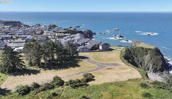 4 Acres of Mixed-Use Land for Sale in Brookings, Oregon