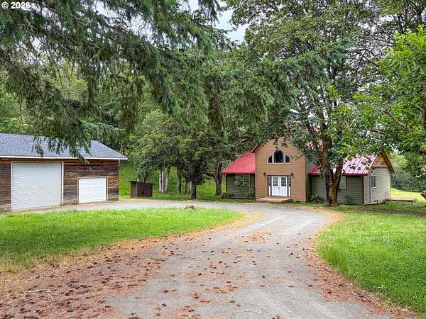 20 Acres of Land with Home for Sale in Oakland, Oregon