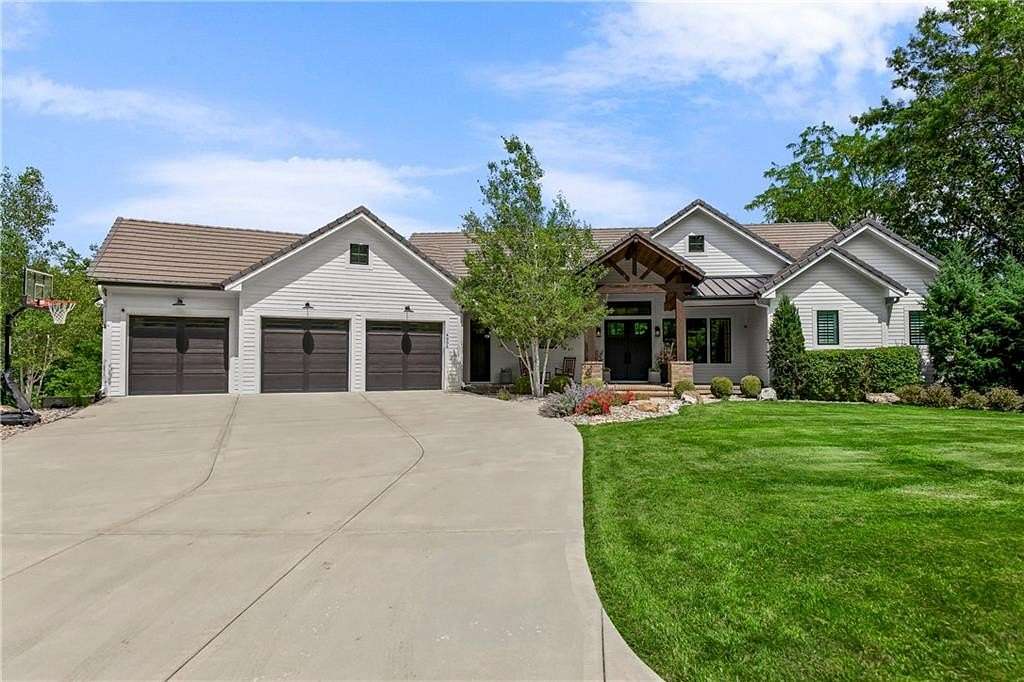 1.58 Acres of Land with Home for Sale in Lee's Summit, Missouri
