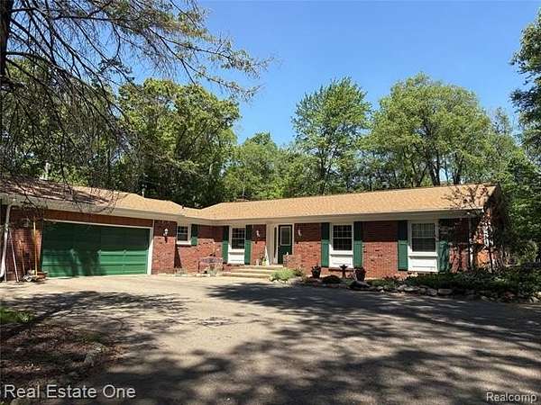 2.5 Acres of Land with Home for Sale in Groveland Township, Michigan