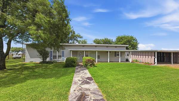 2.25 Acres of Land with Home for Sale in Whitesboro, Texas