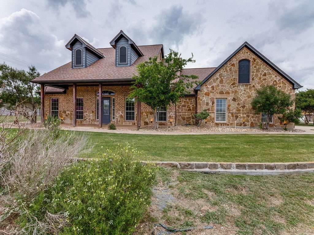 1.58 Acres of Land with Home for Sale in Fort Worth, Texas