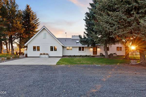 23.5 Acres of Land with Home for Sale in Bend, Oregon