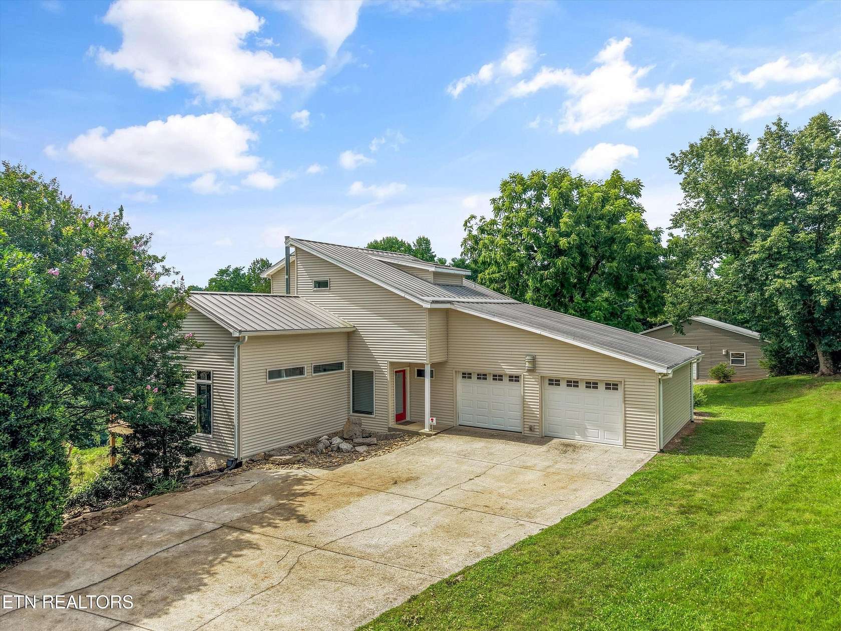 8 Acres of Land with Home for Sale in Louisville, Tennessee