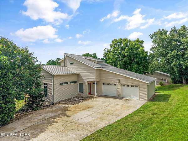 8 Acres of Land with Home for Sale in Louisville, Tennessee