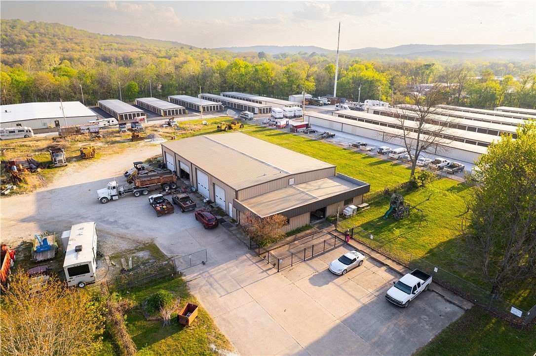 4 Acres of Improved Residential Land for Sale in Fayetteville, Arkansas