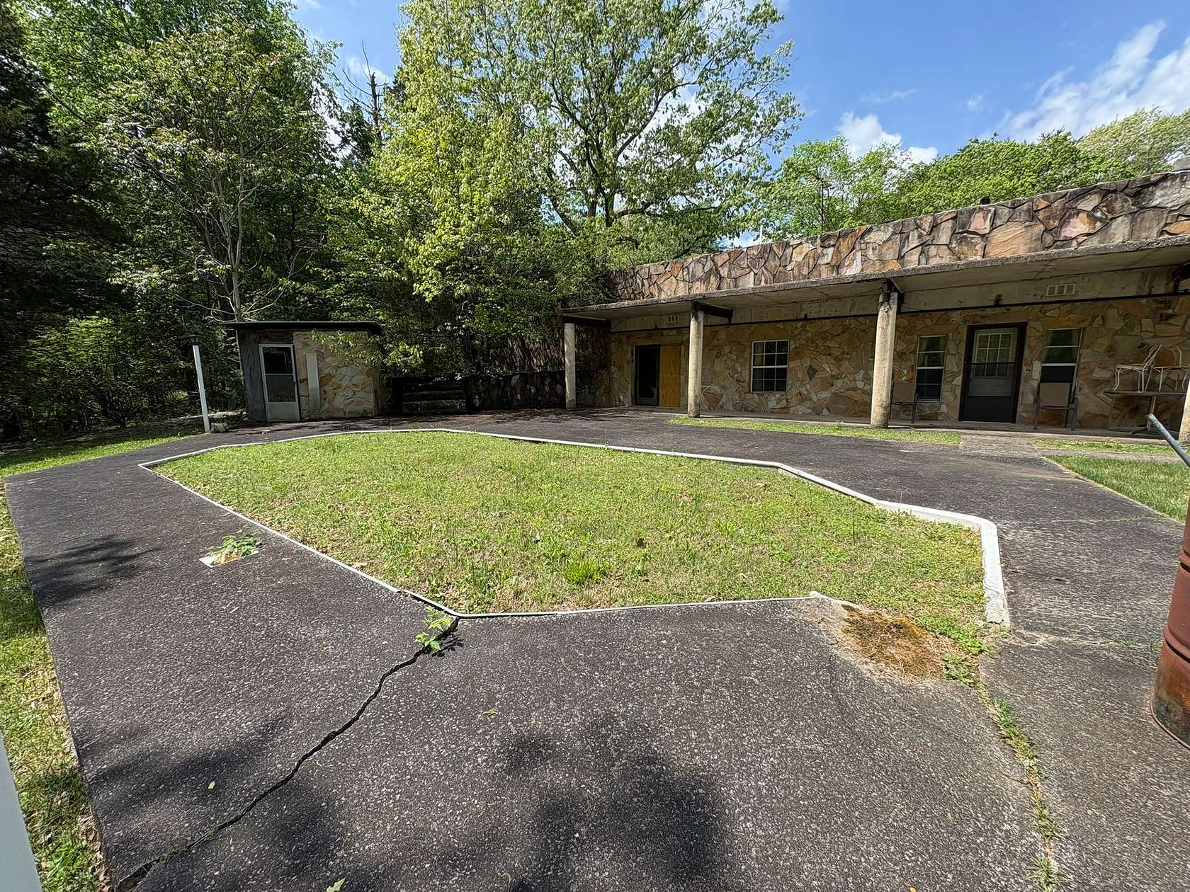 4.5 Acres of Land with Home for Sale in Palmyra, Tennessee
