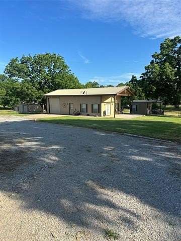 20 Acres of Land with Home for Sale in Calera, Oklahoma