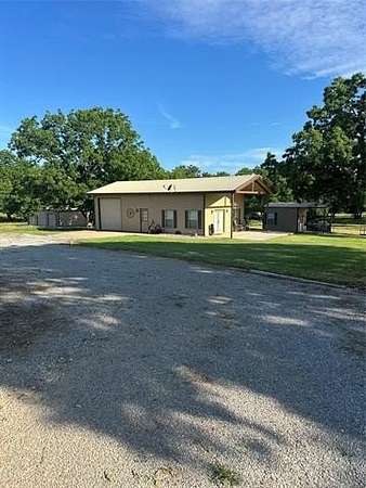 20 Acres of Land with Home for Sale in Calera, Oklahoma