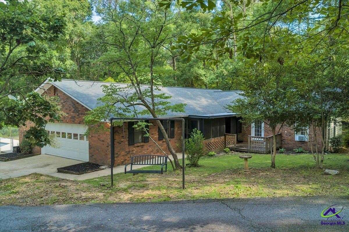 10.7 Acres of Land with Home for Sale in Byron, Georgia