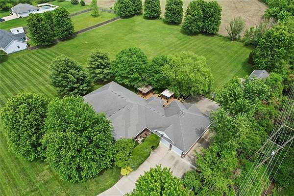 3.1 Acres of Land with Home for Sale in Excelsior Springs, Missouri