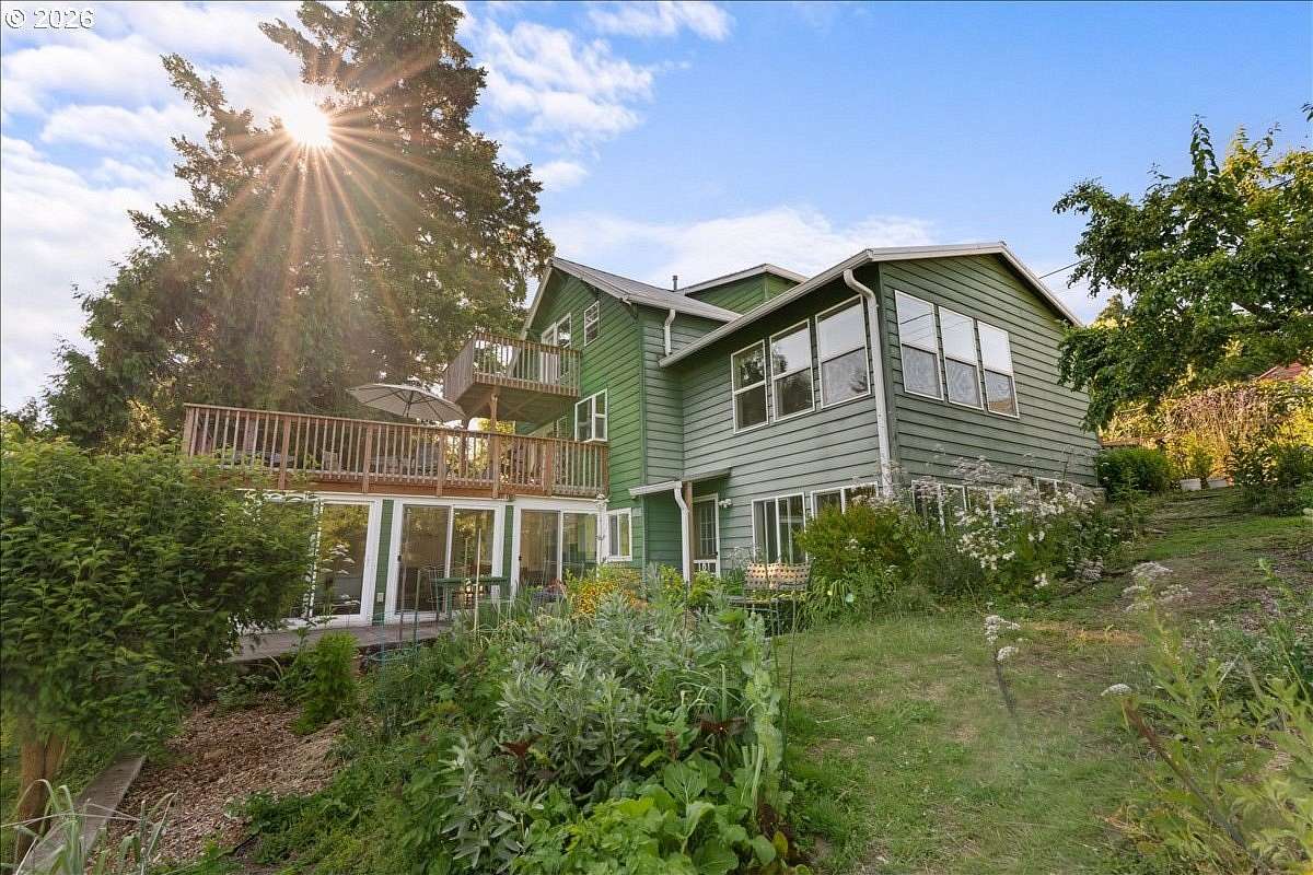 2.88 Acres of Land with Home for Sale in Oregon City, Oregon
