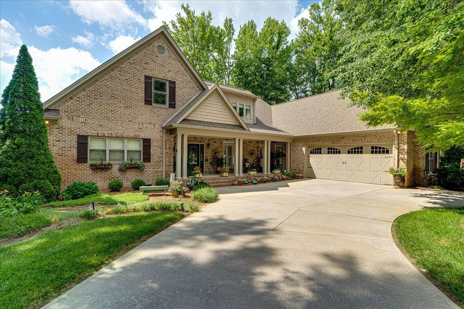 2 Acres of Land with Home for Sale in Soddy-Daisy, Tennessee