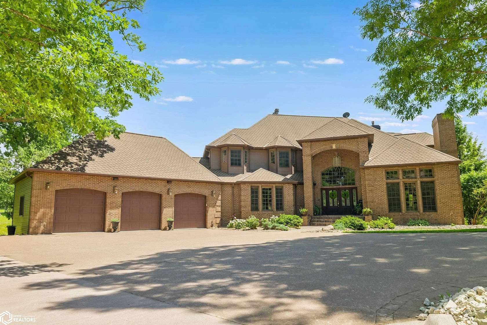 2.67 Acres of Land with Home for Sale in Burlington, Iowa