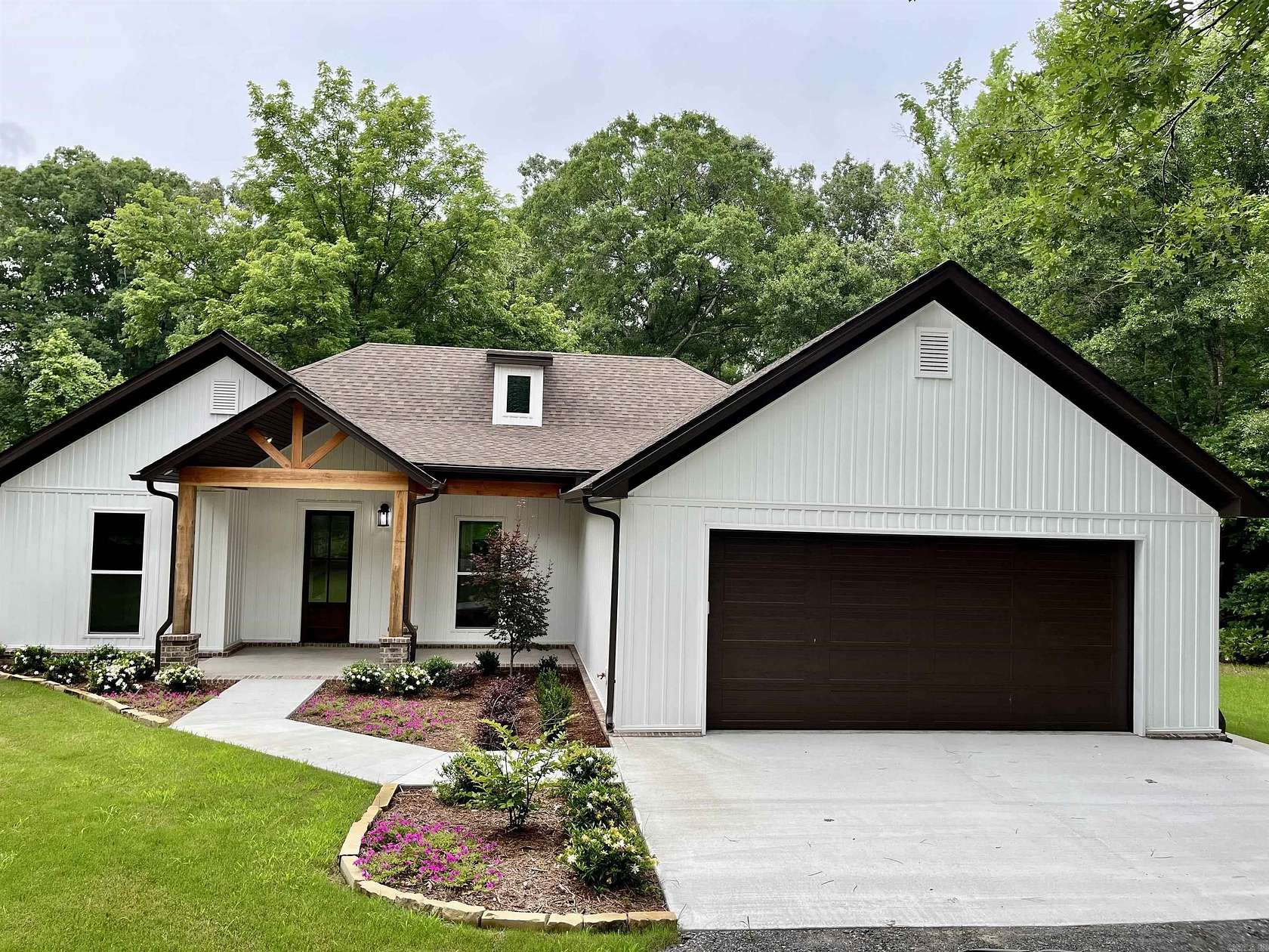 2.5 Acres of Land with Home for Sale in Sheridan, Arkansas