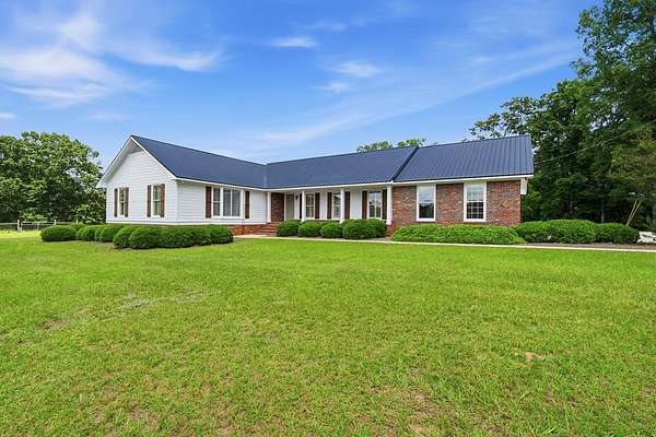 17 Acres of Land with Home for Sale in McIntyre, Georgia