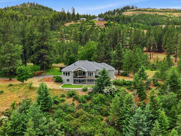 11.3 Acres of Land with Home for Sale in Nine Mile Falls, Washington
