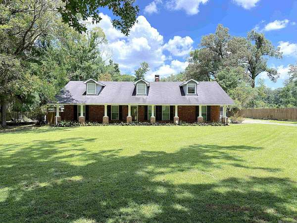 2.34 Acres of Land with Home for Sale in Baton Rouge, Louisiana