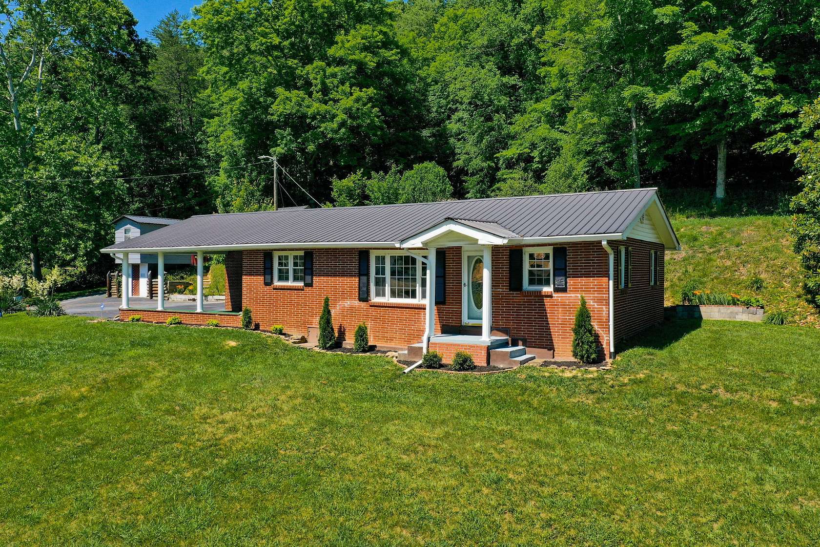 34.5 Acres of Recreational Land with Home for Sale in McKee, Kentucky